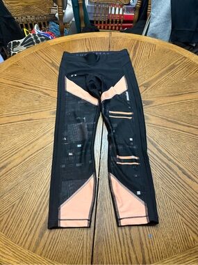 Under Armour Black & Peach Mesh-Panel Performance Jeggings